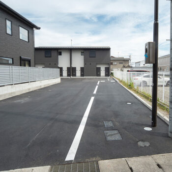 正面・駐車場・駐輪場